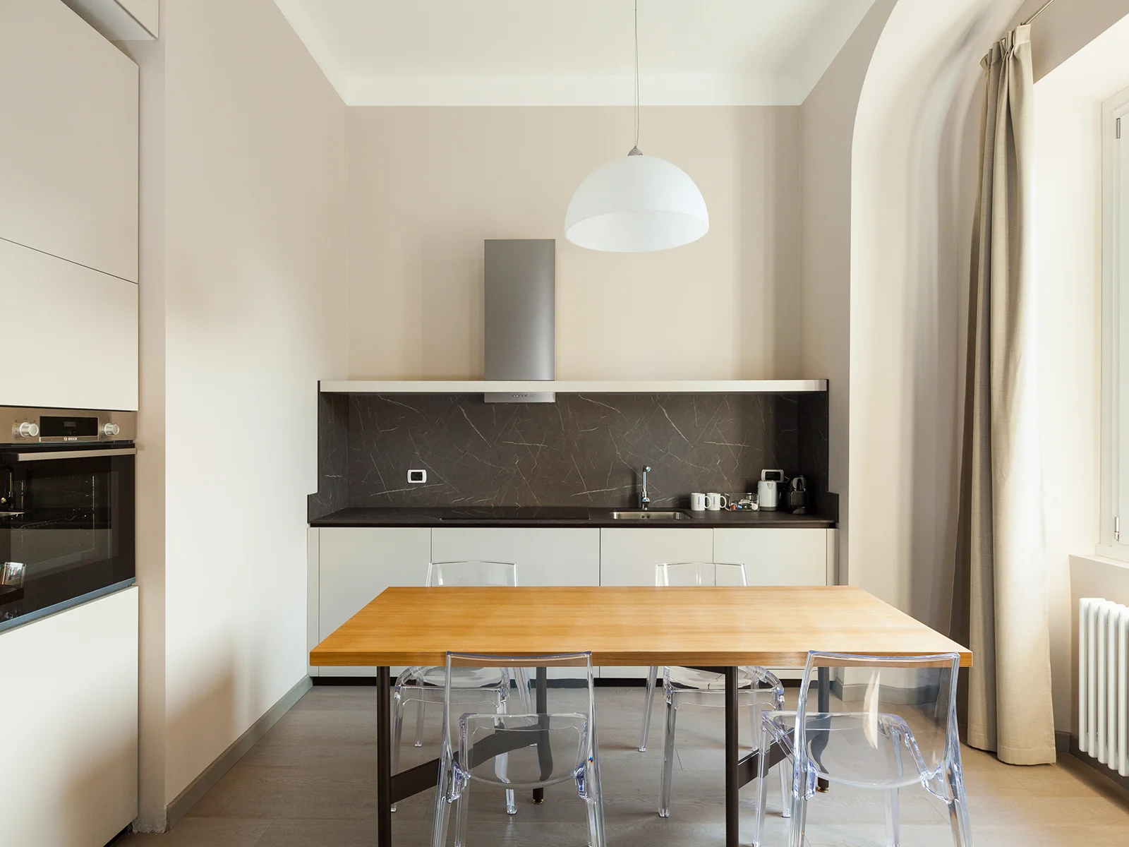 Cucina attrezzata bilocale lusso Milano centro Duomo Suites