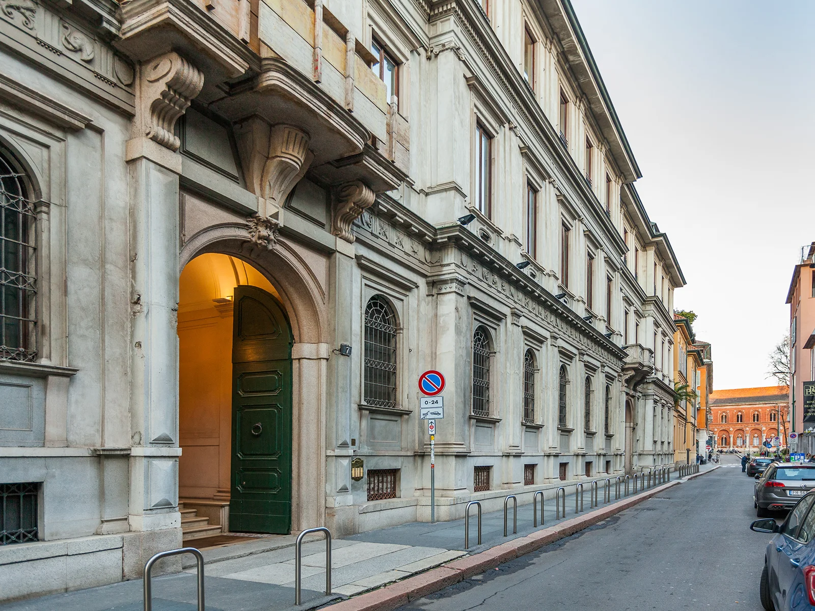 Esterno storico Duomo Suites & Apartments in Via Chiaravalle 7 Milano