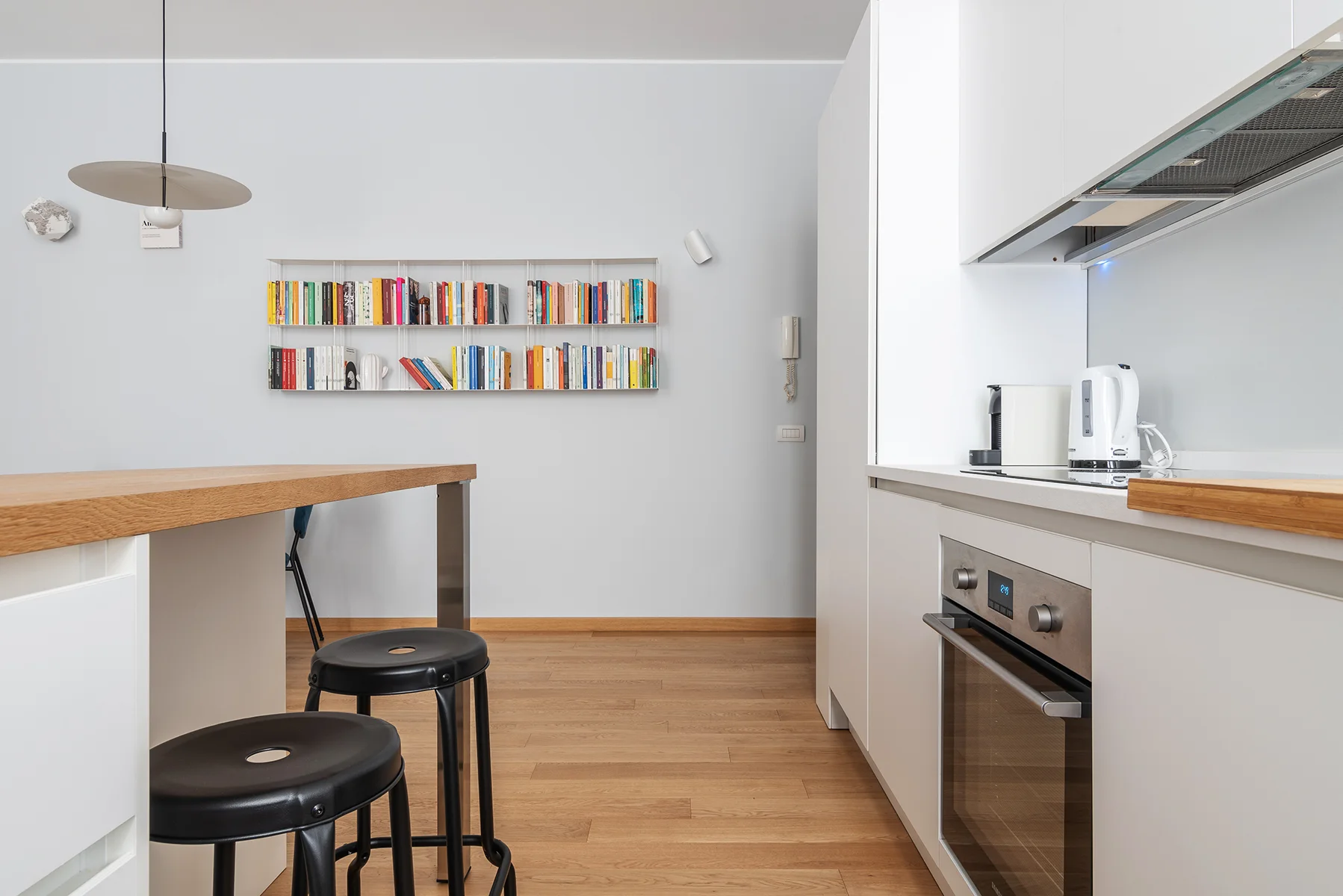 Cucina a vista moderna appartamento Via Eustachi Milano