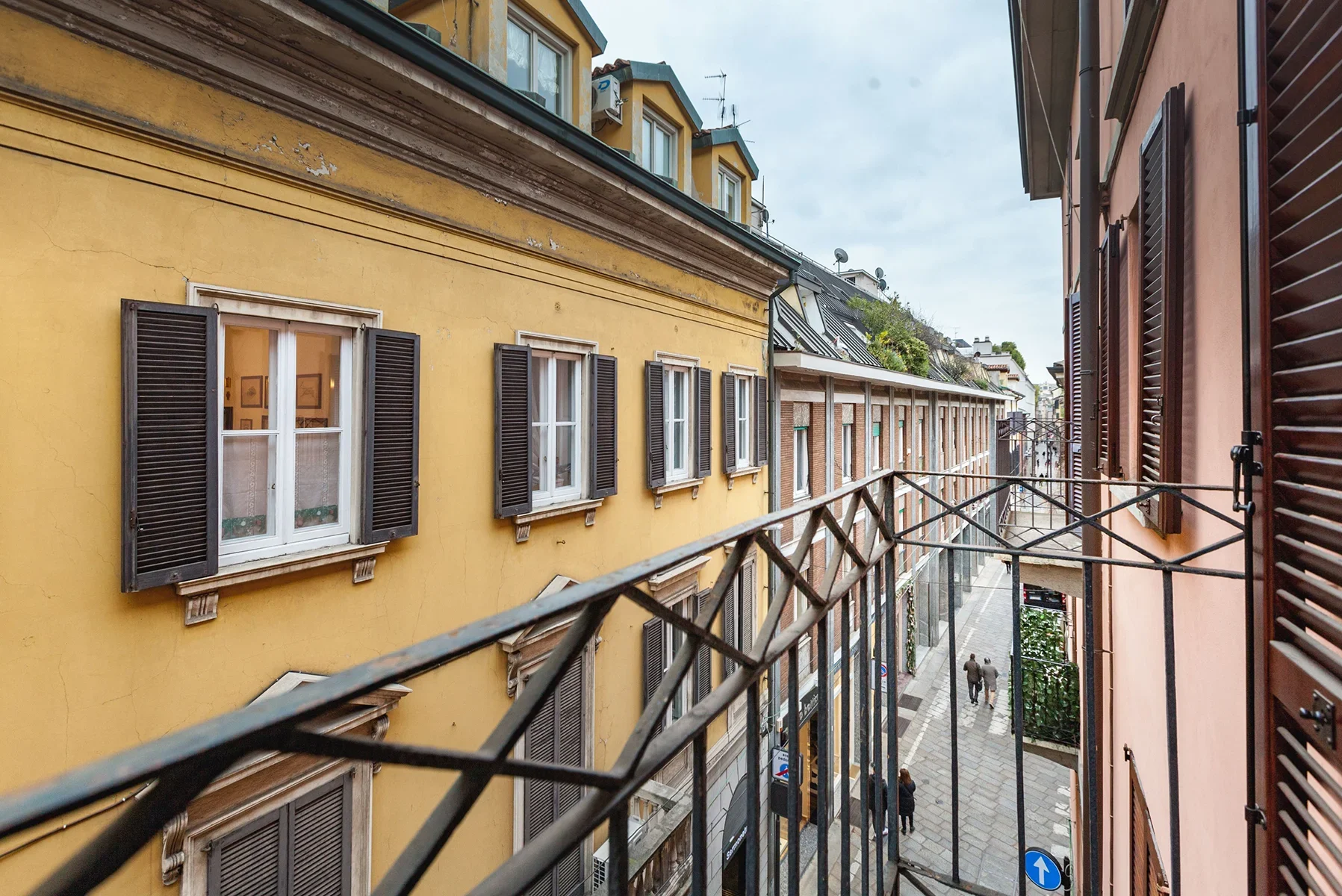 Vista esterna palazzo storico Via Borgospesso 27 Milano