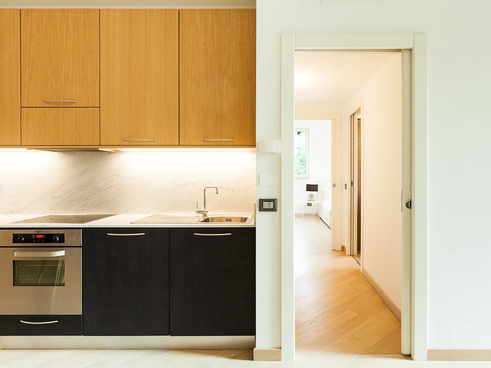 Dettagli arredo moderno appartamento Timavo Milano