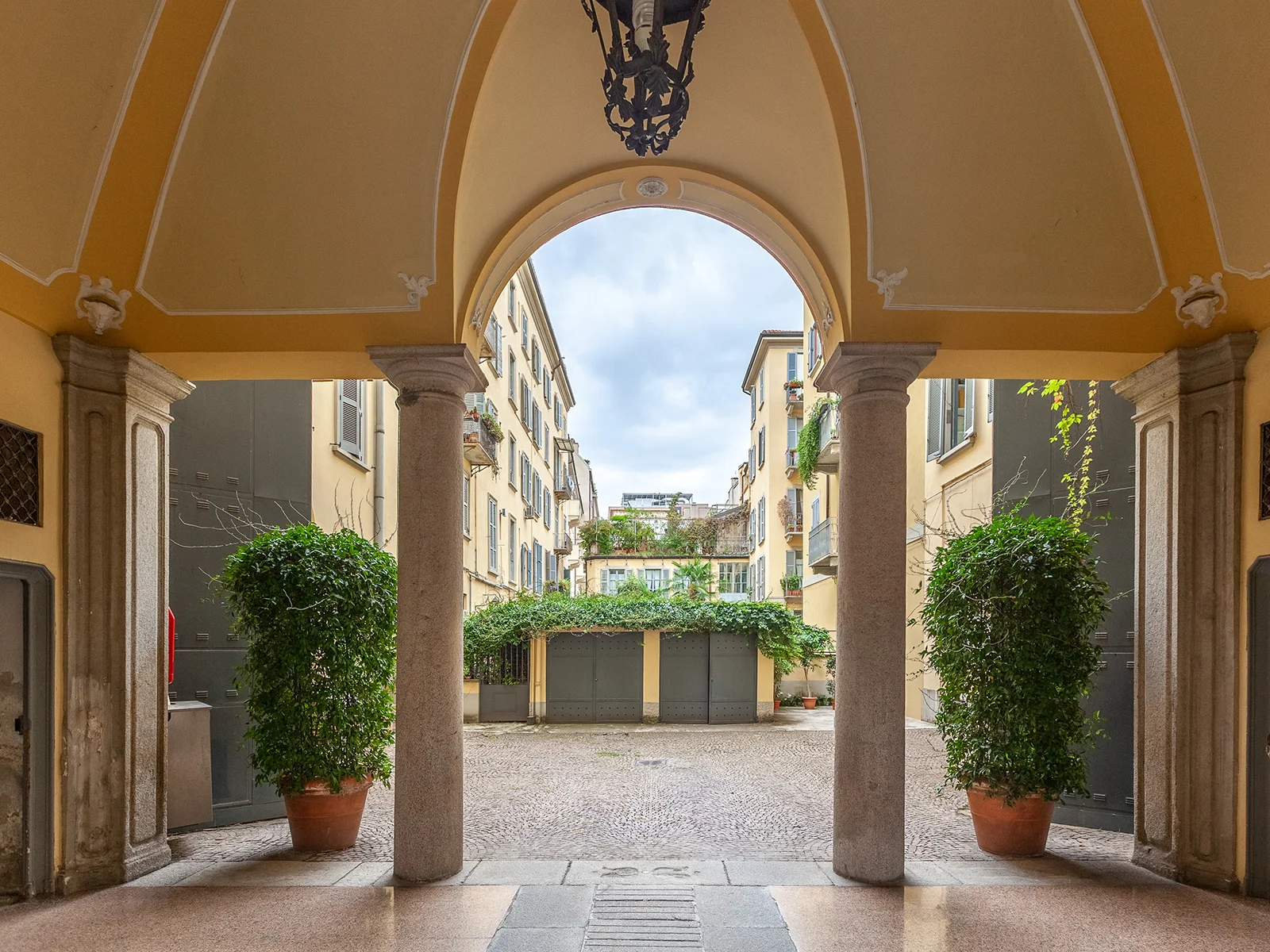 Architettura palazzo storico centro Milano per gestione immobiliare